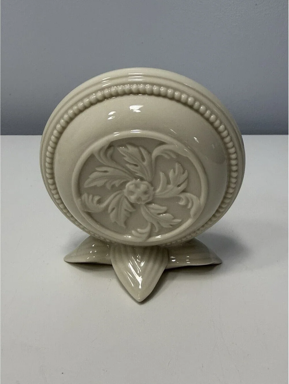 Lenox Timely Traditions Quartz Ivory Porcelain Desk/Shelf Clock Small 4.75” T